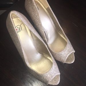 Hello...Glitz & Glam!!!